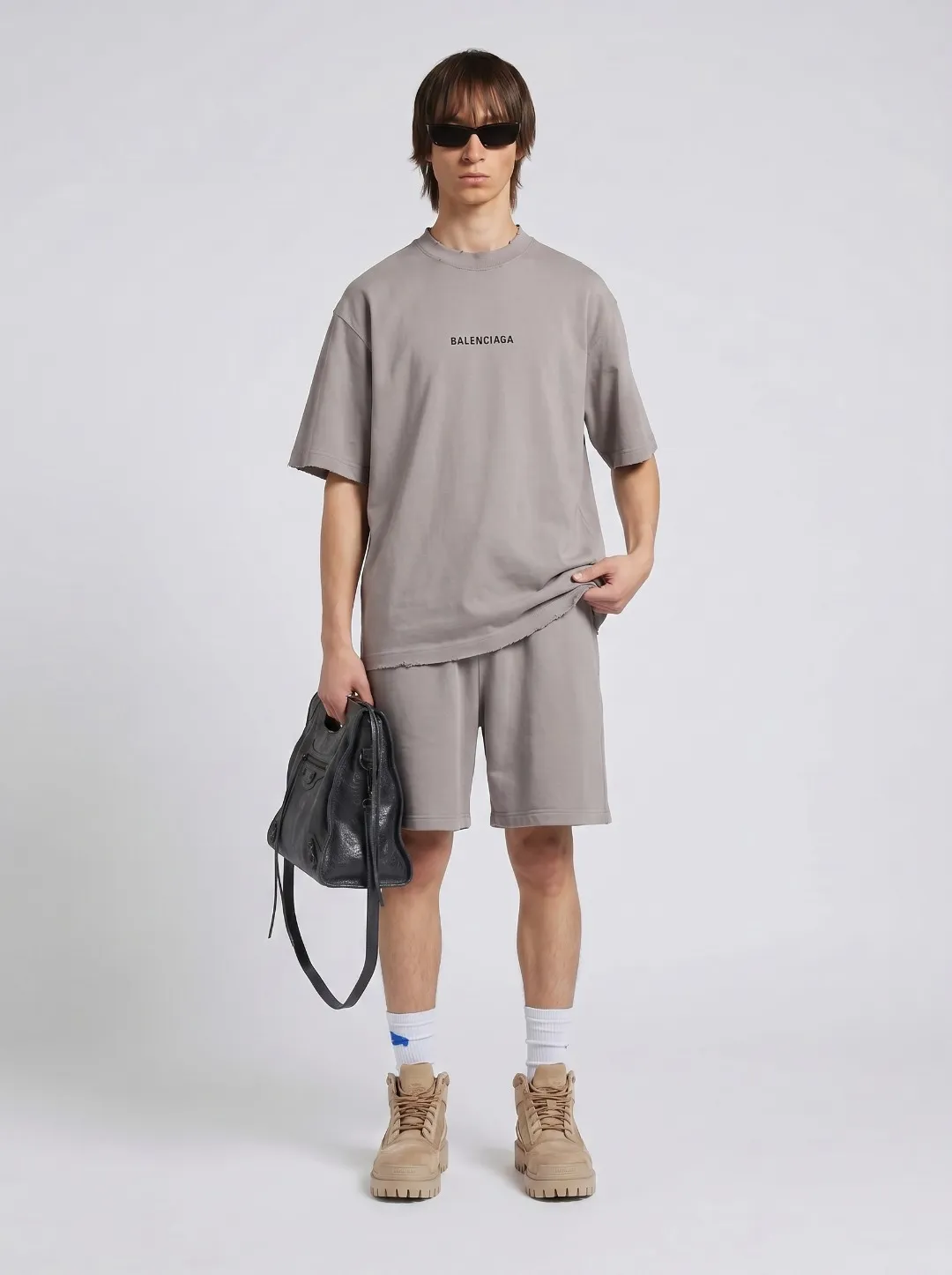 P100✨🔥 [balenciaga] 2026FW short-sleeved T-shirt Premium 26s double yarn 300g fabric embroidery process wash water spray Ma Jiu distressed color: wash water black wash water white wash water Khaki Size: S M L XL 2XL